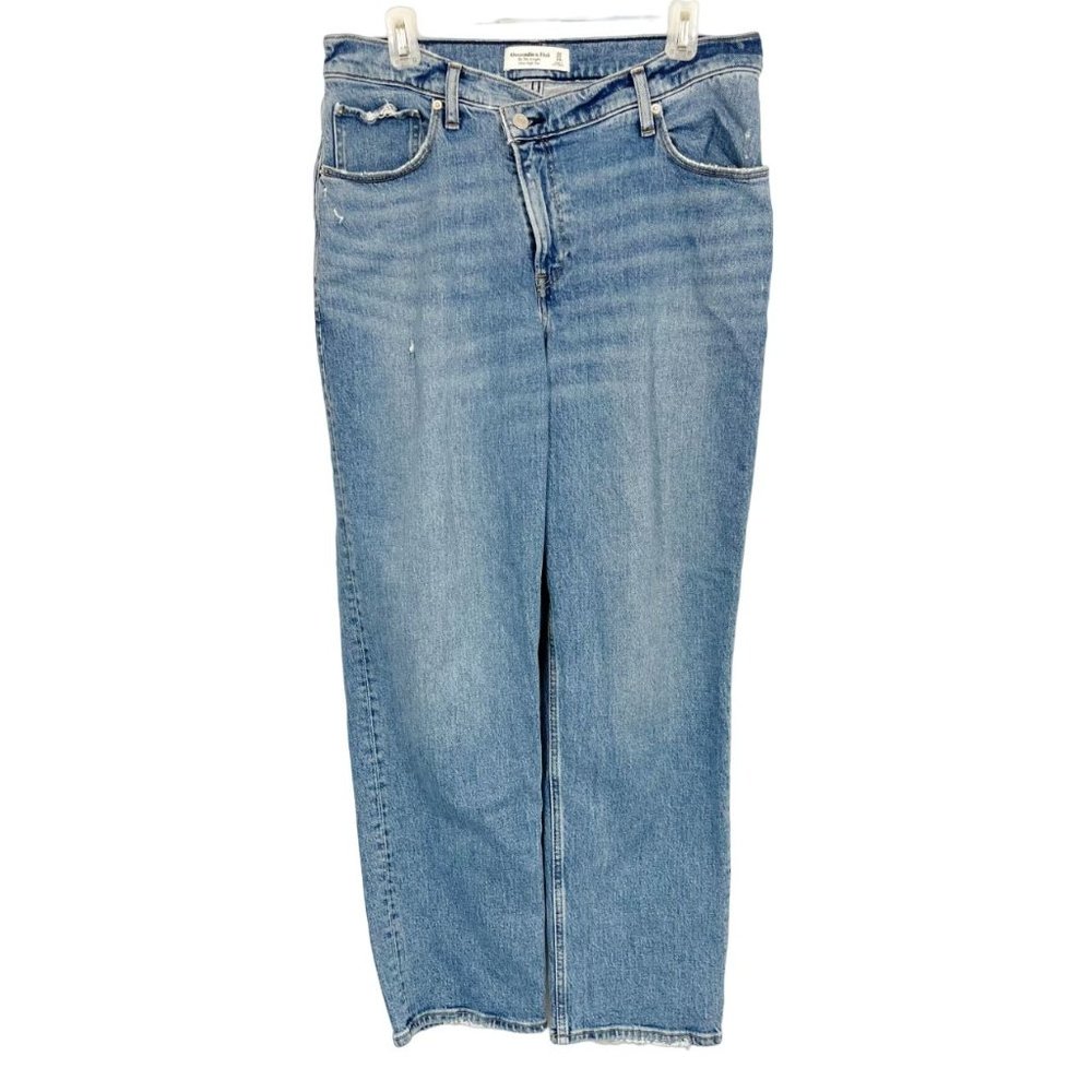 Abercrombie & Fitch Women's Straight Leg Jeans in Light Blue Wash